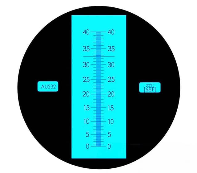 Skala optyczna 0–40 z napisami AUS32 i 20 °C (68 °F).