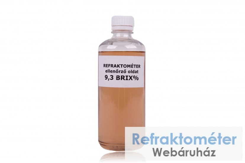 Butelka z węgierską etykietą „REFRAKTOMÉTER ellenőrző oldat 9,3 BRIX%”.